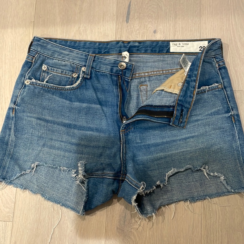 The perfect pair of Jean shorts— Rag&Bone, size 28